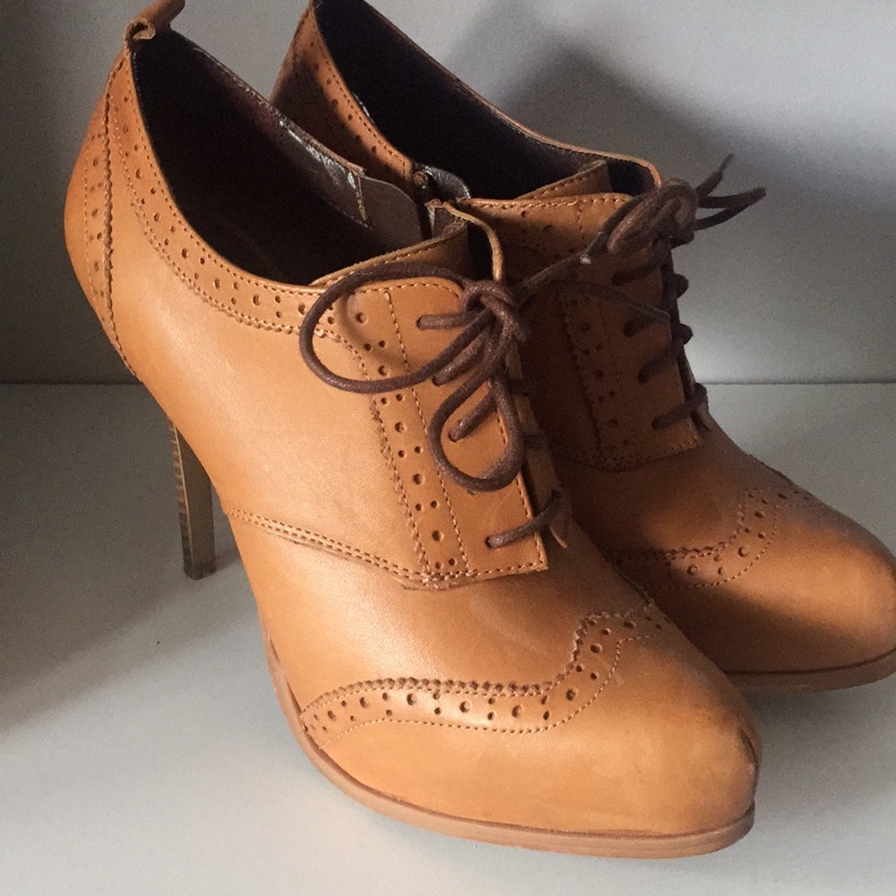 Fergie size 8 high heel shoes